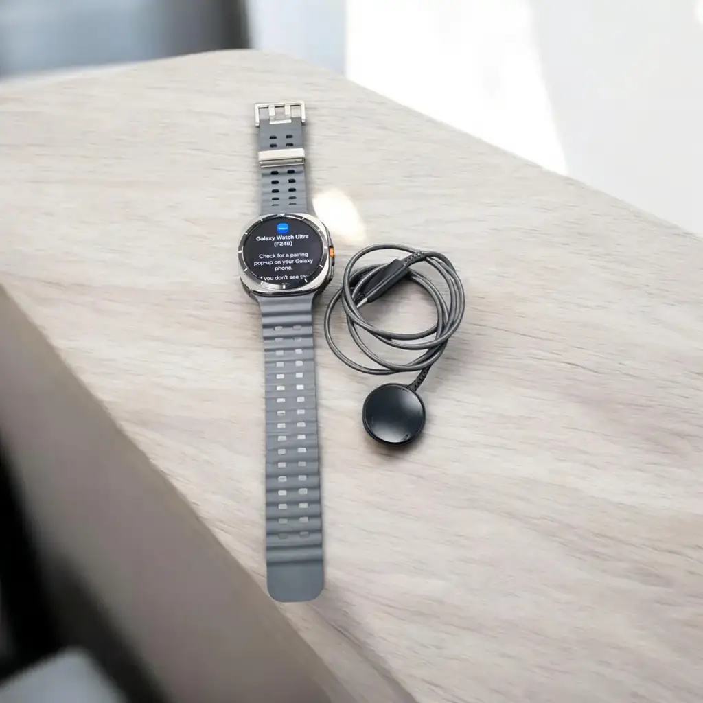 Samsung Sapphire Crystal Sm-L705f Watch 7 - View 2